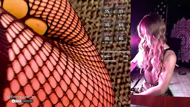 Snapshot of EmeryLune_xo chatting on December 5, 2025, 5:28 am EmeryLune xo online show from December 5, 2025, 5:28 am