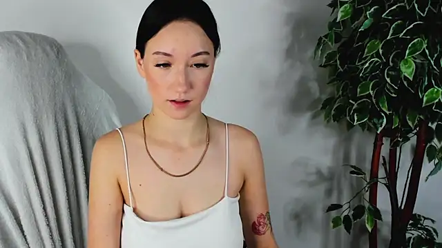 EileenMoores online show from September 20, 2025, 6:40 am