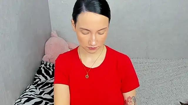 EileenMoores online show from April 8, 2026, 6:42 pm