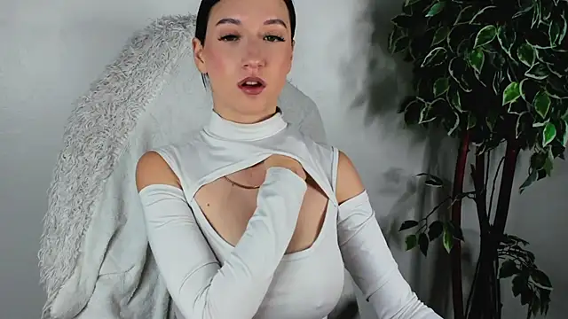 EileenMoores online show from September 28, 2025, 6:42 am