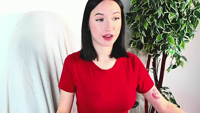 EileenMoores online show from October 31, 2025, 6:04 pm