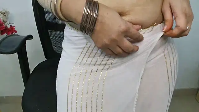 Snapshot of ruby100 chatting on November 1, 2025, 5:18 pm ruby100 online show from November 1, 2025, 5:18 pm