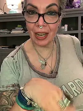 dieseldame1313 online show from April 1, 2026, 2:24 am