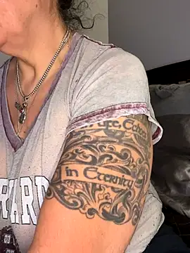 Snapshot of dieseldame1313 chatting on December 1, 2025, 5:19 am dieseldame1313 online show from December 1, 2025, 5:19 am