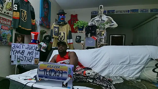 Snapshot of Str8ishVegasGuy chatting on October 21, 2025, 8:03 am Str8ishVegasGuy online show from October 21, 2025, 8:03 am
