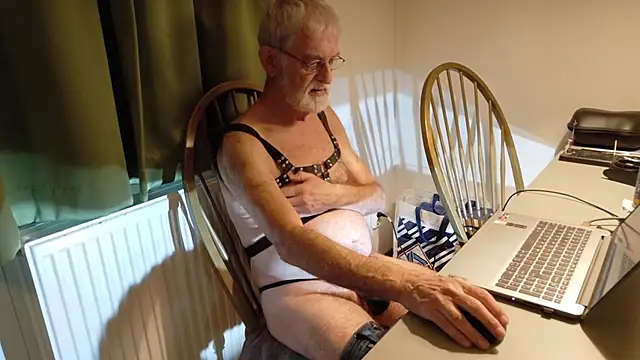 ewaldwillems99 online show from September 22, 2025, 1:39 pm