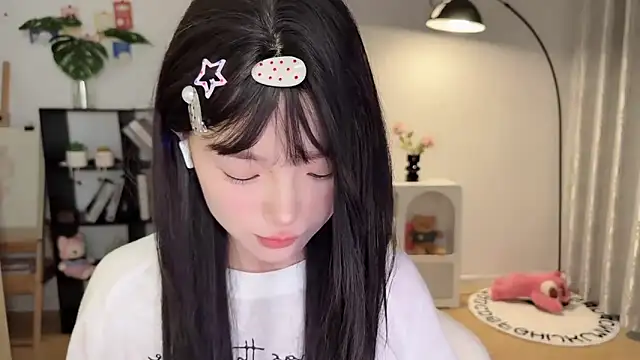 Momo-xx online show from September 24, 2025, 11:32 pm