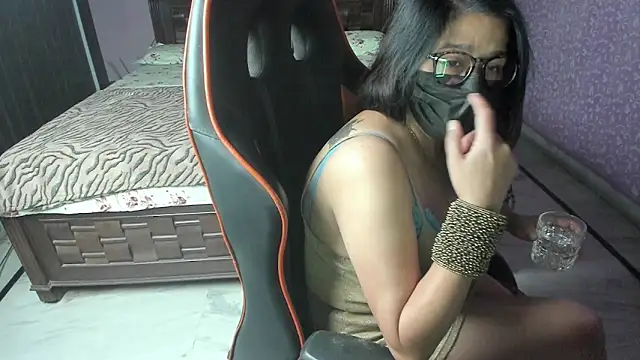 Snapshot of ShylaGill chatting on October 29, 2025, 11:09 am ShylaGill online show from October 29, 2025, 11:09 am