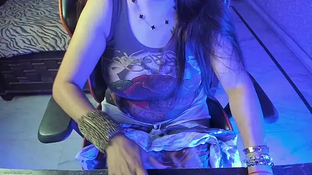 Snapshot of ShylaGill chatting on November 17, 2025, 2:21 pm ShylaGill online show from November 17, 2025, 2:21 pm