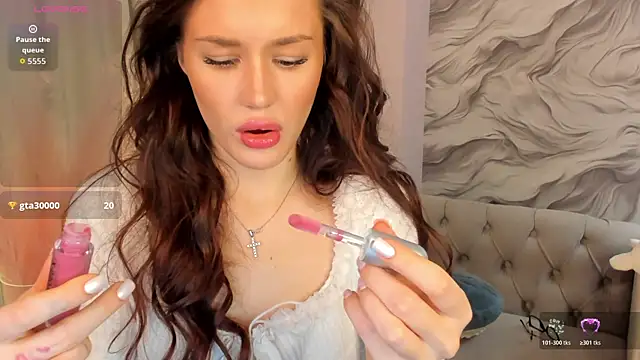 Aria Mila online show from December 5, 2025, 11:31 am