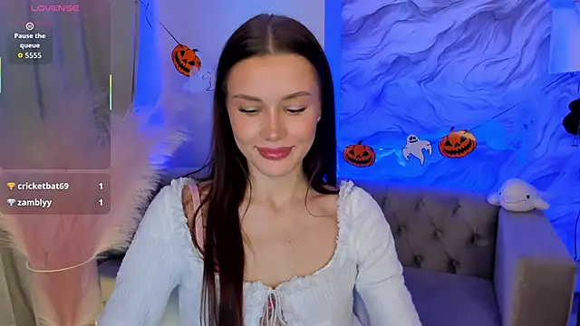 Aria Mila online show from October 25, 2025, 11:20 am