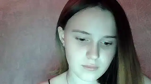 SweetLoraa online show from October 31, 2025, 3:52 pm