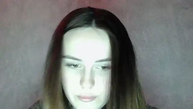 SweetLoraa online show from April 10, 2026, 8:05 pm