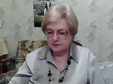 Snapshot of Renata62011 chatting on May 27, 2026, 6:32 am Renata62011 online show from May 27, 2026, 6:32 am