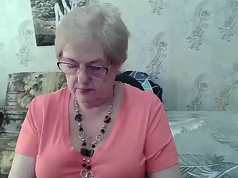 Snapshot of Renata62011 chatting on June 2, 2026, 11:43 am Renata62011 online show from June 2, 2026, 11:43 am