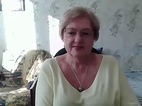 Snapshot of Renata62011 chatting on November 2, 2025, 11:37 am Renata62011 online show from November 2, 2025, 11:37 am