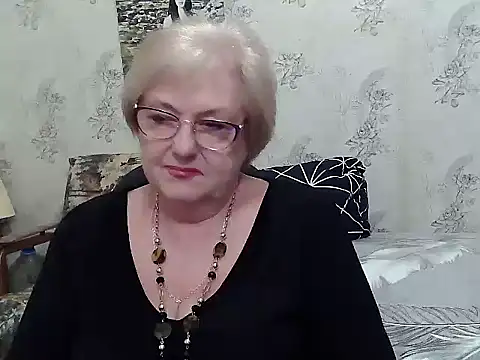 Snapshot of Renata62011 chatting on May 11, 2026, 11:44 am Renata62011 online show from May 11, 2026, 11:44 am