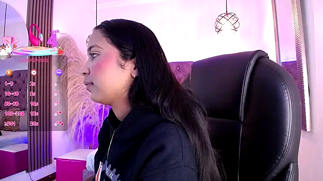 SophiaWalker 1 online show from November 17, 2025, 11:58 am