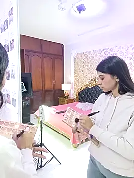 Lola Pierce online show from September 19, 2025, 11:36 am