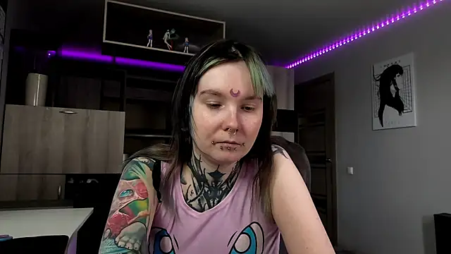 HighelikeGirl online show from April 9, 2026, 12:11 pm