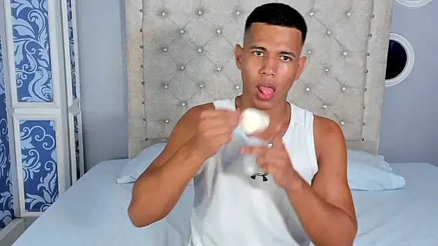 KingStark  online show from February 11, 2026, 2:44 am