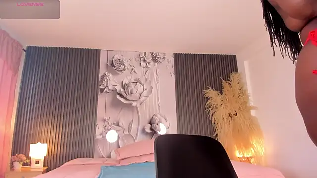 MichellePreston online show from April 19, 2026, 11:55 am