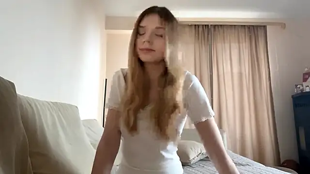 Snapshot of FruityXo chatting on December 15, 2025, 1:39 pm FruityXo online show from December 15, 2025, 1:39 pm