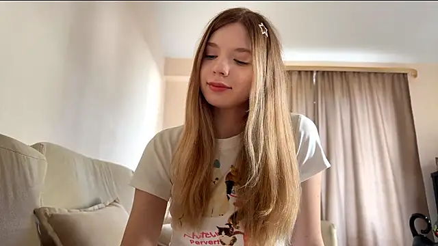 Snapshot of FruityXo chatting on November 1, 2025, 11:48 am FruityXo online show from November 1, 2025, 11:48 am