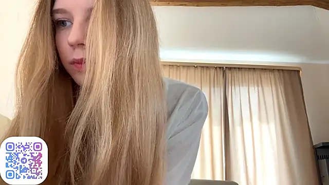 Snapshot of FruityXo chatting on September 9, 2025, 8:35 am FruityXo online show from September 9, 2025, 8:35 am