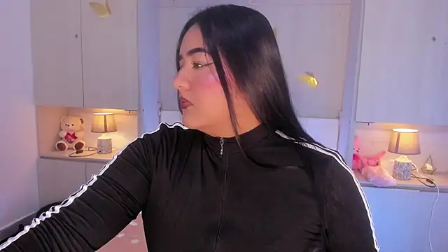 LilyWhitney online show from February 3, 2026, 4:10 am