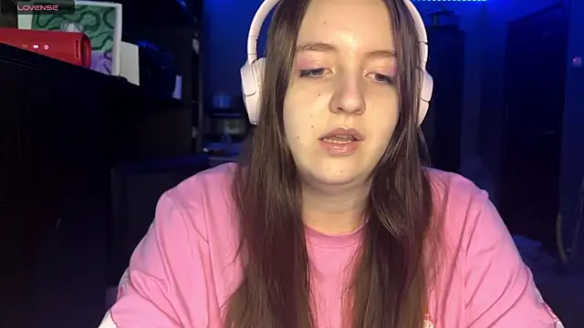 LauretteRagar online show from September 25, 2025, 5:08 pm