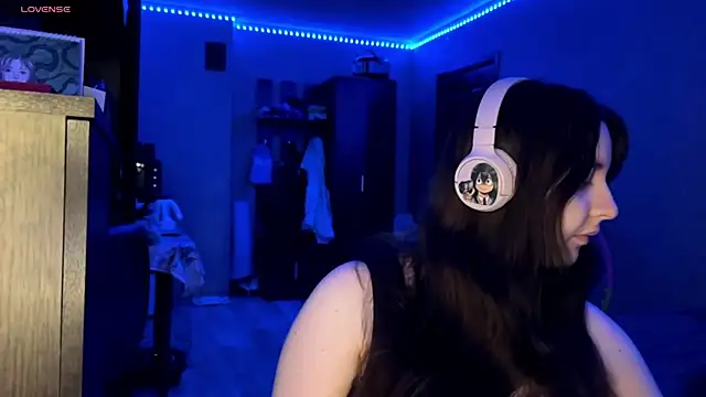 LauretteRagar online show from September 30, 2025, 6:03 pm