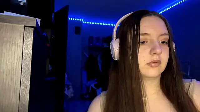 LauretteRagar online show from September 15, 2025, 5:57 pm