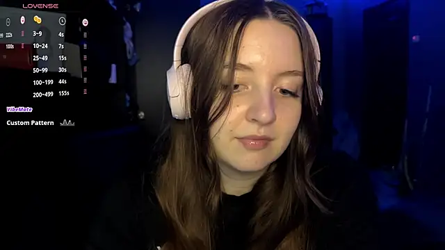 LauretteRagar online show from September 23, 2025, 6:15 pm