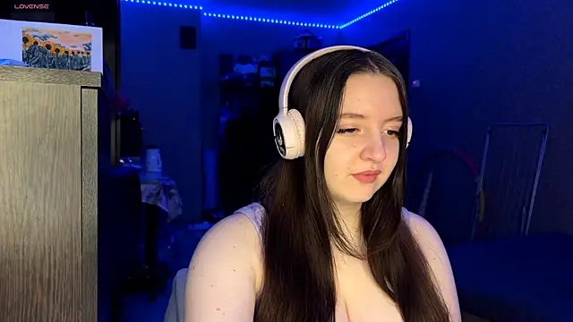 LauretteRagar online show from December 5, 2025, 5:33 pm