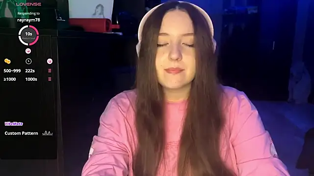 LauretteRagar online show from September 17, 2025, 5:26 pm