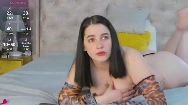 Leah Brooks online show from November 20, 2025, 4:57 am