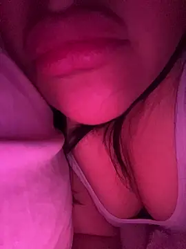 Regina Escobar online show from November 8, 2025, 5:55 am