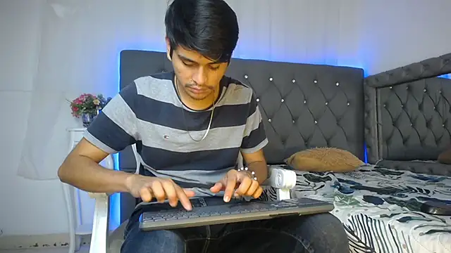 Charlie Cock  online show from September 30, 2025, 4:51 am