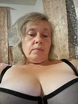 Snapshot of Catherine372311 chatting on September 15, 2025, 8:09 pm Catherine372311 online show from September 15, 2025, 8:09 pm