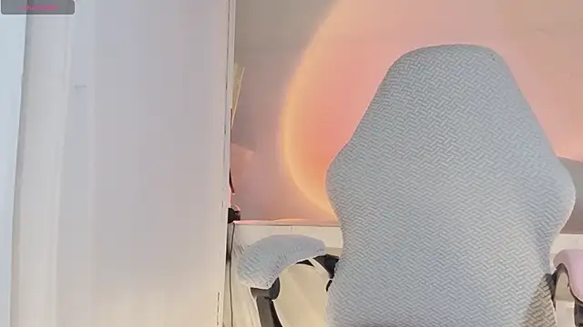 Vessi-babe online show from November 6, 2025, 9:02 am