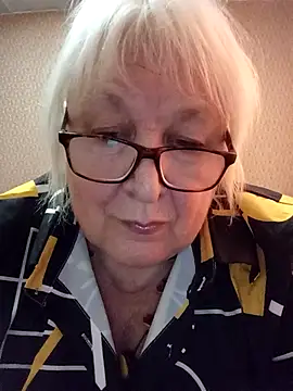 Snapshot of Alexia64231 chatting on November 4, 2025, 9:24 am Alexia64231 online show from November 4, 2025, 9:24 am