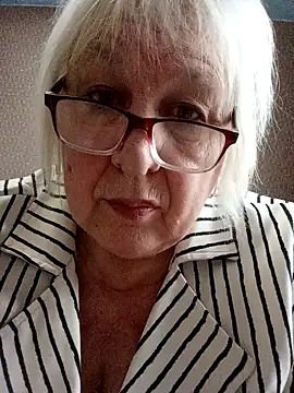 Snapshot of Alexia64231 chatting on December 5, 2025, 8:57 am Alexia64231 online show from December 5, 2025, 8:57 am