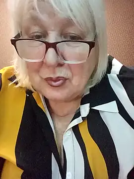 Snapshot of Alexia64231 chatting on November 19, 2025, 3:45 pm Alexia64231 online show from November 19, 2025, 3:45 pm