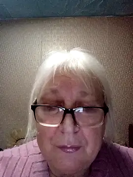 Snapshot of Alexia64231 chatting on November 12, 2025, 3:27 pm Alexia64231 online show from November 12, 2025, 3:27 pm