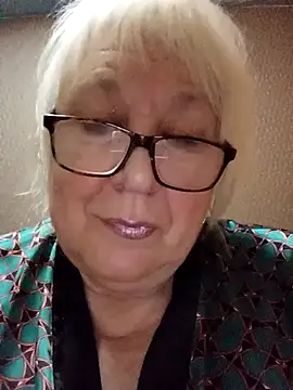 Snapshot of Alexia64231 chatting on November 3, 2025, 9:18 pm Alexia64231 online show from November 3, 2025, 9:18 pm