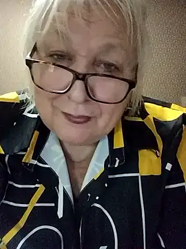 Snapshot of Alexia64231 chatting on November 13, 2025, 3:32 am Alexia64231 online show from November 13, 2025, 3:32 am