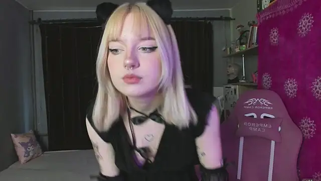 Snapshot of godlikegirlyy chatting on September 28, 2025, 1:18 pm godlikegirlyy online show from September 28, 2025, 1:18 pm