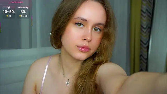 SusannaScholler online show from October 24, 2025, 6:40 pm