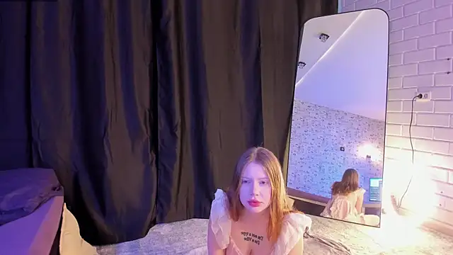 Lillie Berry online show from September 21, 2025, 4:39 am